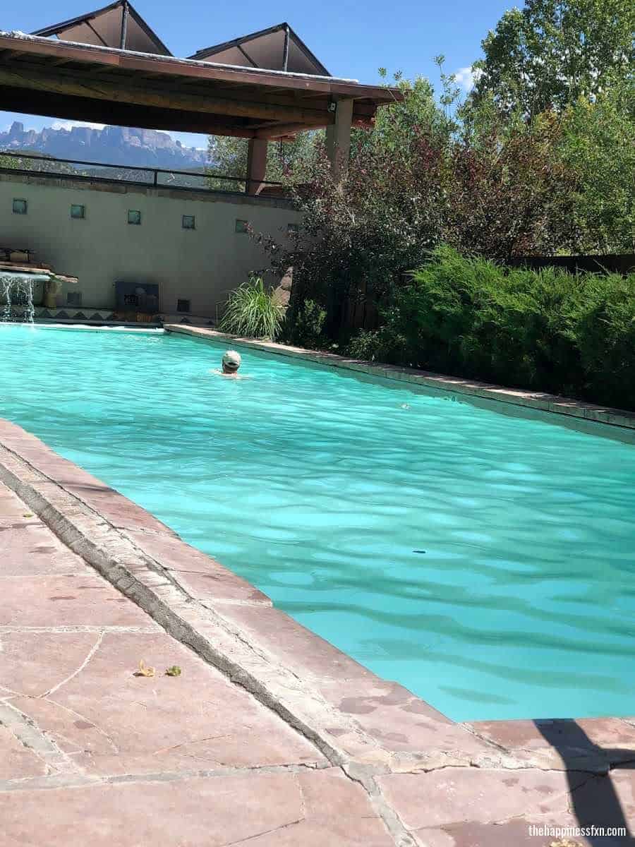 How To Spend 24 Hours In And Around Telluride The Happiness Function   Chipeta Sun Lodge Pool 