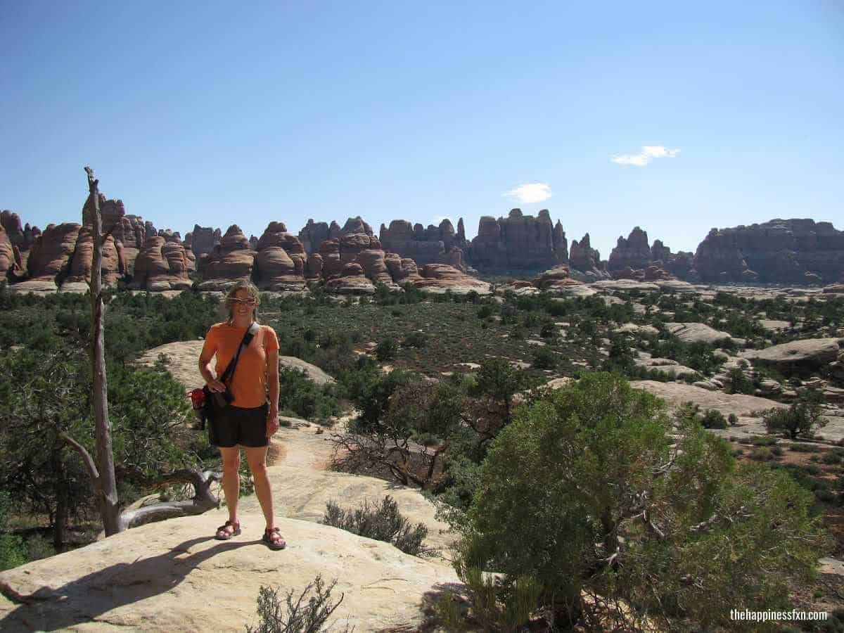 hiking-near-moab-in-summer-to-druid-arch
