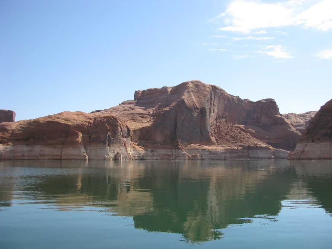 boating-at-lake-powell-canyons