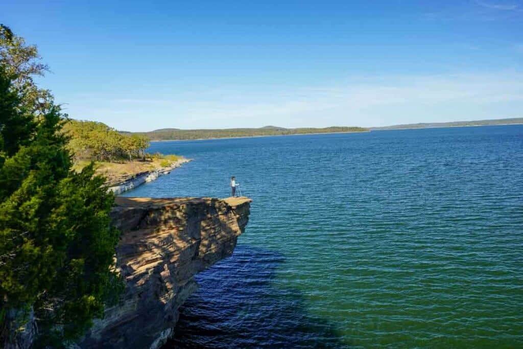 burnt-cabin-cliff-trail-hike-lake-tenkiller