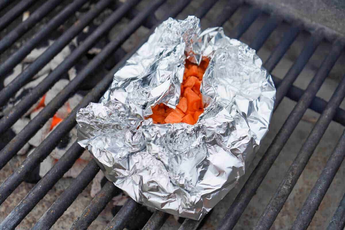 grilling-vegetables-while-camping