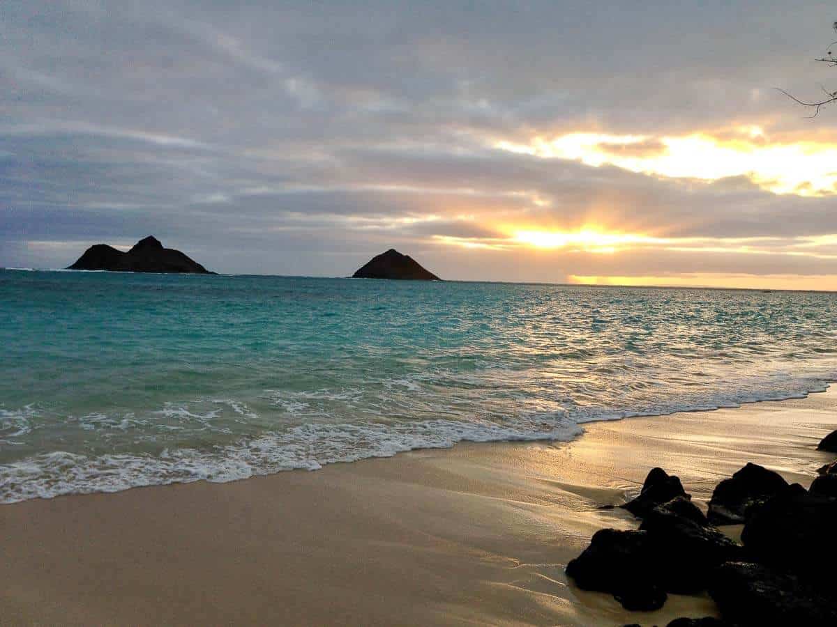 the-mokulua-islands-hawaii-sunrise