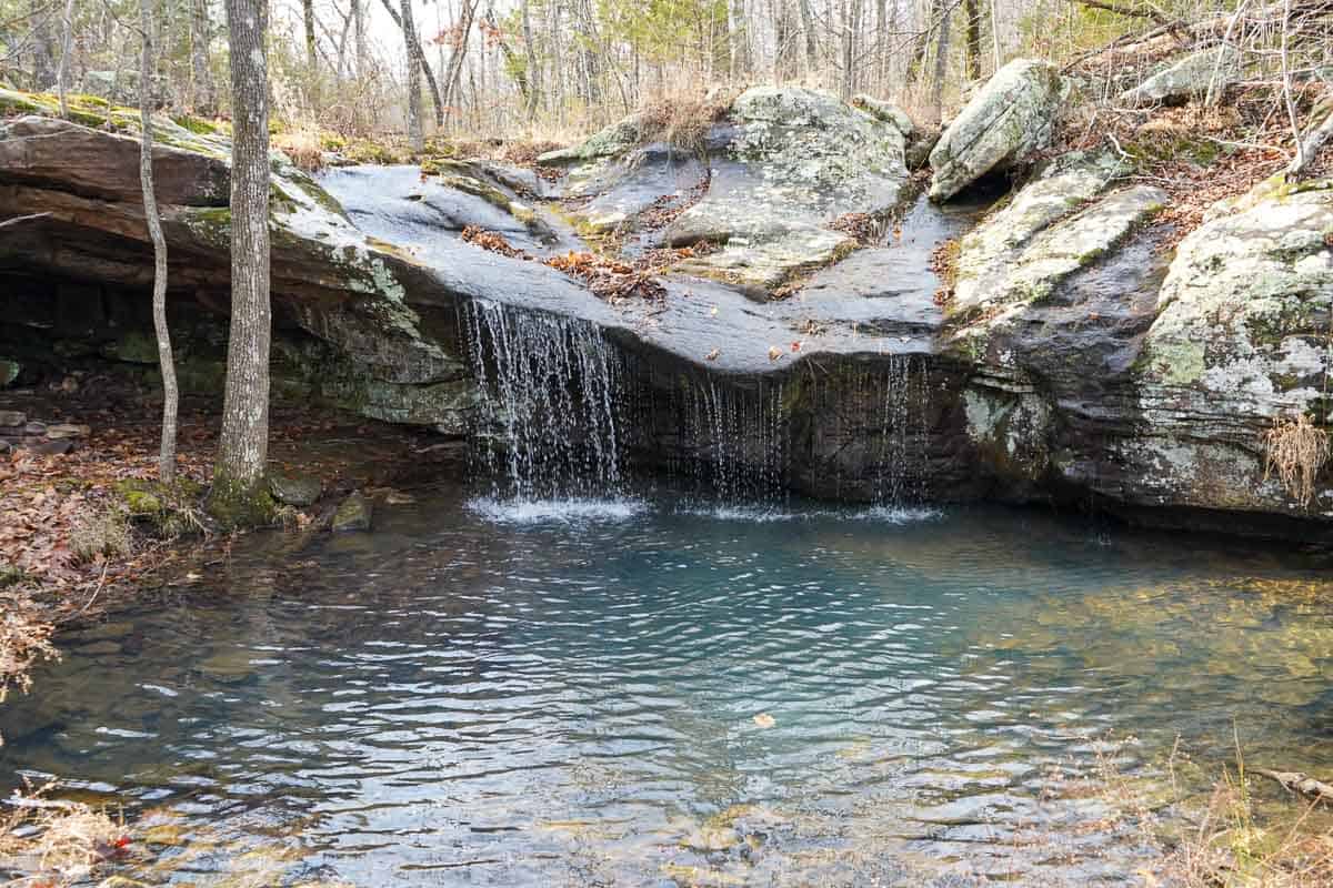 hiking-hideout-hollow-trail