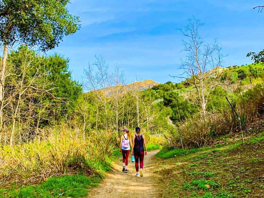 30+ Beautiful Fall Destinations with Places to Hike in the U.S. The