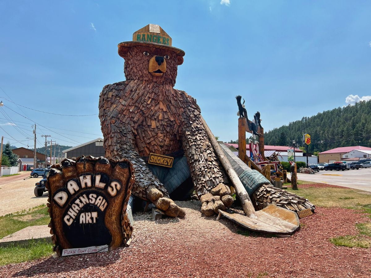 Dahls Chainsaw Art as Smoky Bear in Hill City, South Dakota