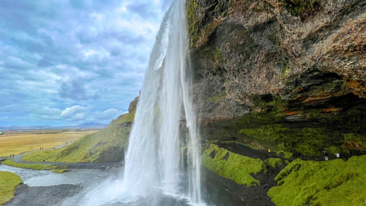 Seljalandsfoss waterfall